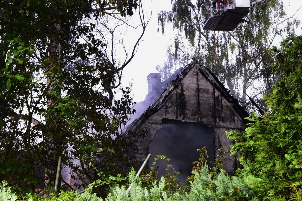 Grossfeuer Einfamilienhaus Siegburg Muehlengrabenstr P0771.JPG - Miklos Laubert